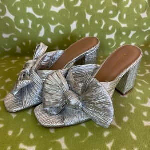 NEW Abound silver bow 3 1/2” block heels shiny crinkle metallic fabric 7